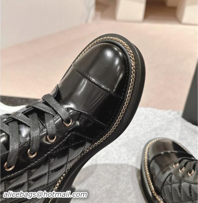 Durable Chanel Patent Quilted Leather lace-up Ankle Boots with Logo Stud and Chain Black 909060