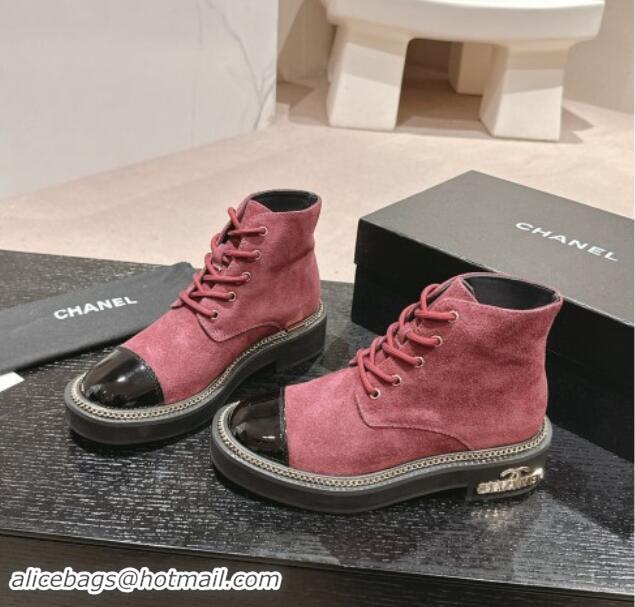 Sumptuous Chanel Suede Lace-up Ankle Boots with Logo Stud and Chain Burgundy 909063