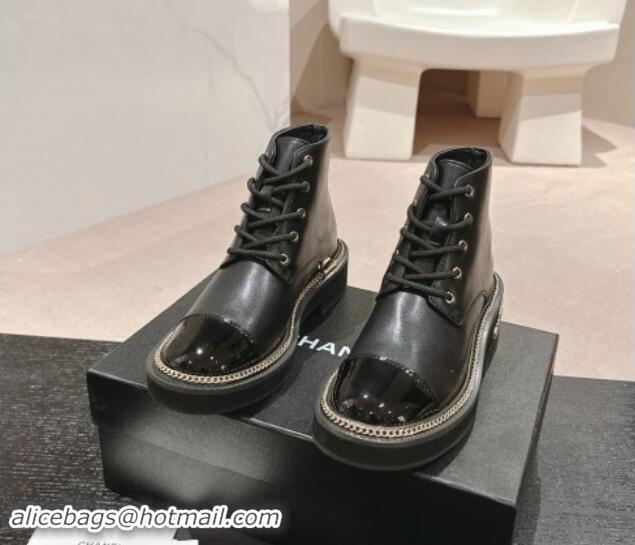 Pretty Style Chanel Smooth Calfskin Lace-up Ankle Boots with Logo Stud and Chain Black 909065