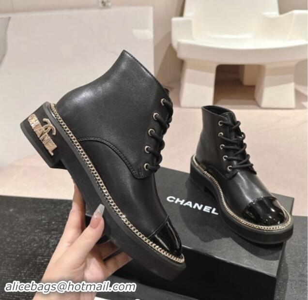 Pretty Style Chanel Smooth Calfskin Lace-up Ankle Boots with Logo Stud and Chain Black 909065