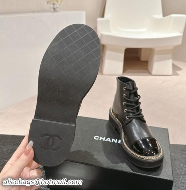 Pretty Style Chanel Smooth Calfskin Lace-up Ankle Boots with Logo Stud and Chain Black 909065