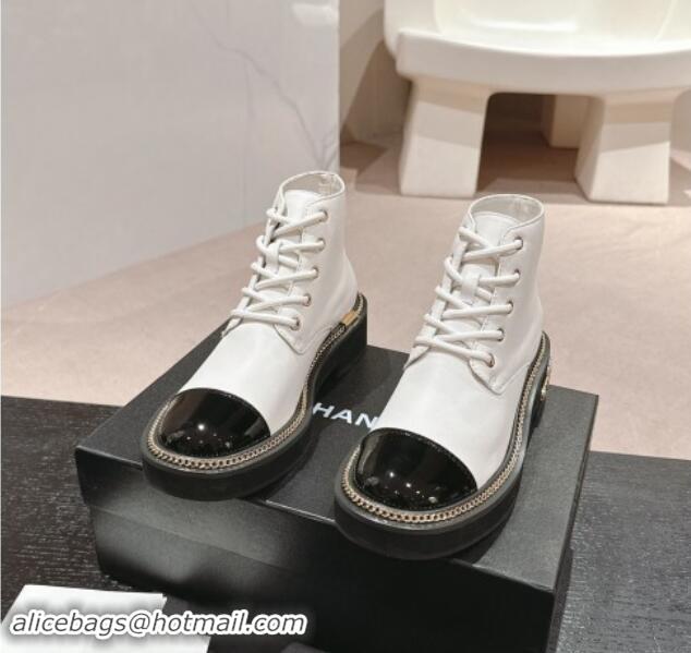 Luxury Discount Chanel Smooth Calfskin Lace-up Ankle Boots with Logo Stud and Chain White 909066