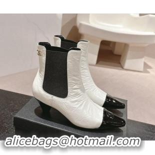 Luxurious Chanel Aged Calfskin Heel Pointed Ankle Boots White 909098