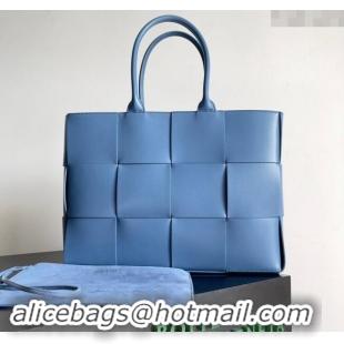 Buy Discount Bottega Veneta Medium Arco Tote Bag in Intrecciato Leather 729244 Blue 2024