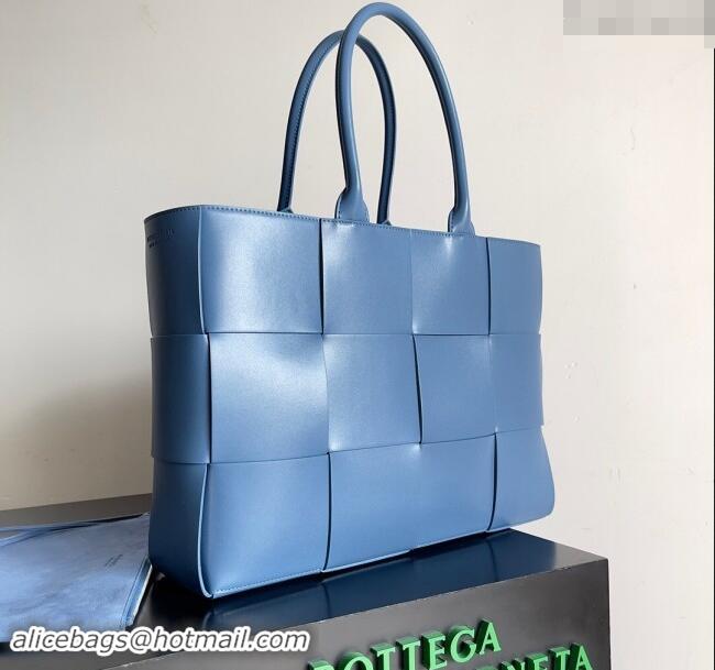 Buy Discount Bottega Veneta Medium Arco Tote Bag in Intrecciato Leather 729244 Blue 2024