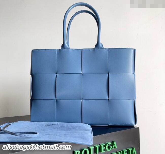 Buy Discount Bottega Veneta Medium Arco Tote Bag in Intrecciato Leather 729244 Blue 2024