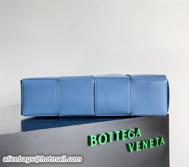 Buy Discount Bottega Veneta Medium Arco Tote Bag in Intrecciato Leather 729244 Blue 2024