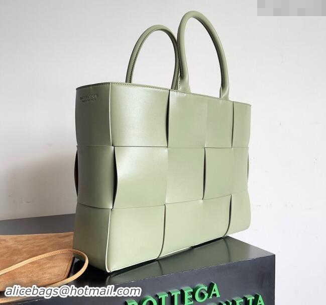 Luxury Discount Bottega Veneta Medium Arco Tote Bag in Intrecciato Leather 729244 Sage Green 2024