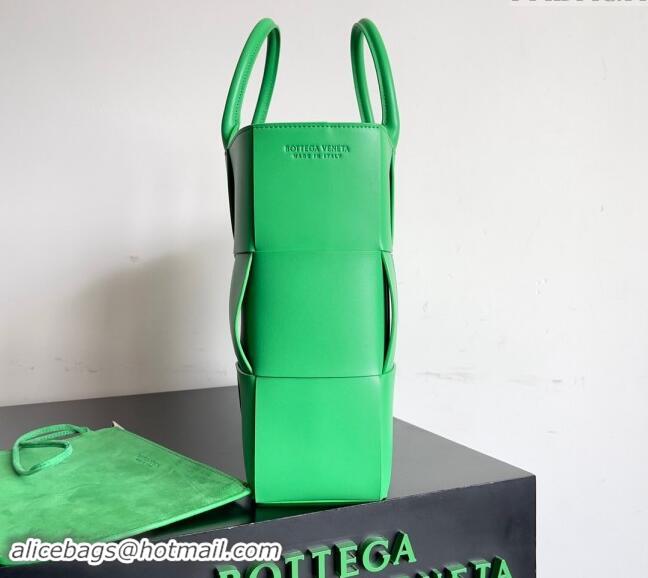 Top Quality Bottega Veneta Medium Arco Tote Bag in Intrecciato Leather 729244 Parakeet Green 2024