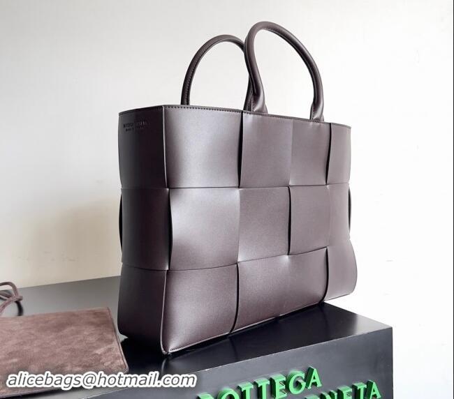 Shop Discount Bottega Veneta Medium Arco Tote Bag in Intrecciato Leather 729244 Fondant Brown 2024