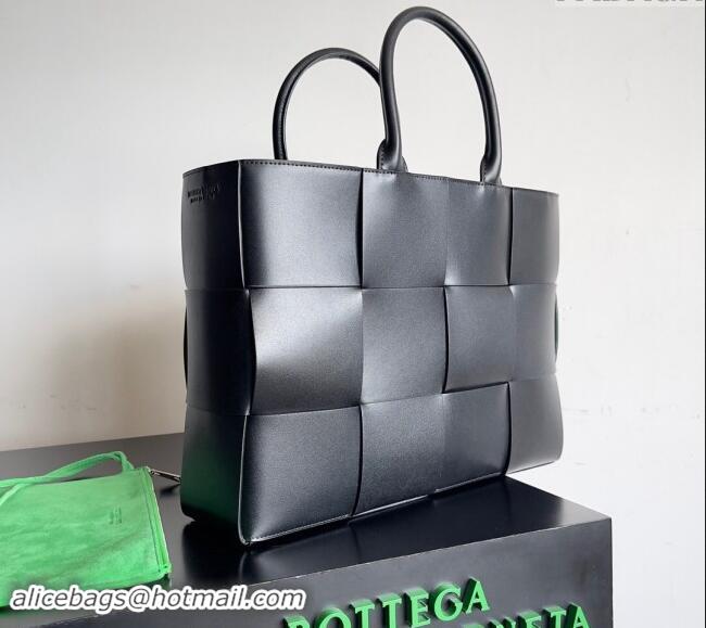 Well Crafted Bottega Veneta Medium Arco Tote Bag in Intrecciato Leather 729244 Black/Green 2024