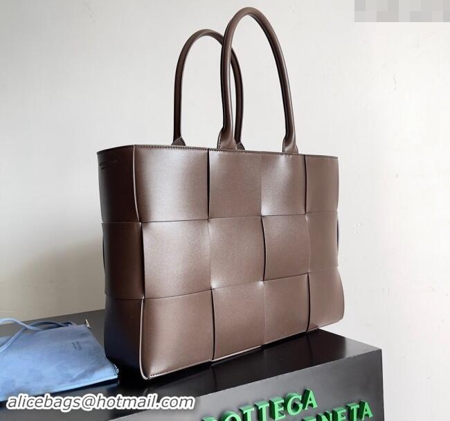 Buy Grade Bottega Veneta Medium Arco Tote Bag in Intrecciato Leather 729244 Chocolate Brown 2024