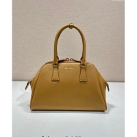 Pretty Style Prada M...