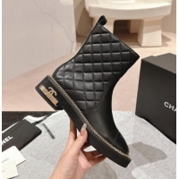 Trendy Design Chanel Quilted Calfskin Leather Ankle Boots with Logo Stud and Chain Black 909059