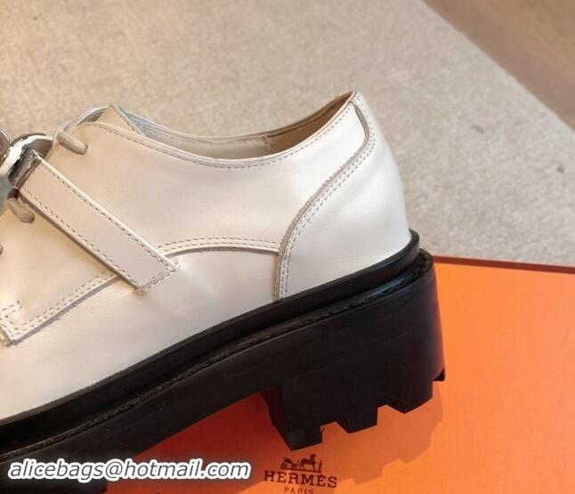 Pretty Style Hermes First Lace-up derby shoe in Calfskin with Kelly Buckle Pale Grey 907047