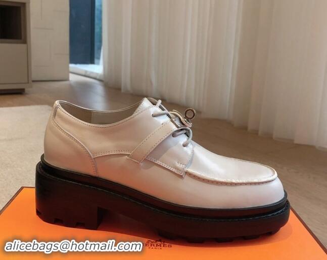 Pretty Style Hermes First Lace-up derby shoe in Calfskin with Kelly Buckle Pale Grey 907047