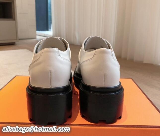 Pretty Style Hermes First Lace-up derby shoe in Calfskin with Kelly Buckle Pale Grey 907047