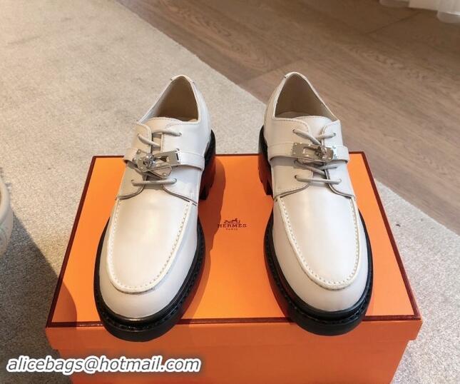 Pretty Style Hermes First Lace-up derby shoe in Calfskin with Kelly Buckle Pale Grey 907047