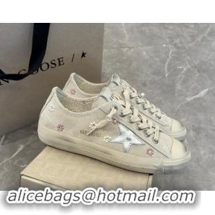 Sumptuous Golden Goose V-Star Sneakers in light gray suede with a silver leather star and Pearls Charm 7230102