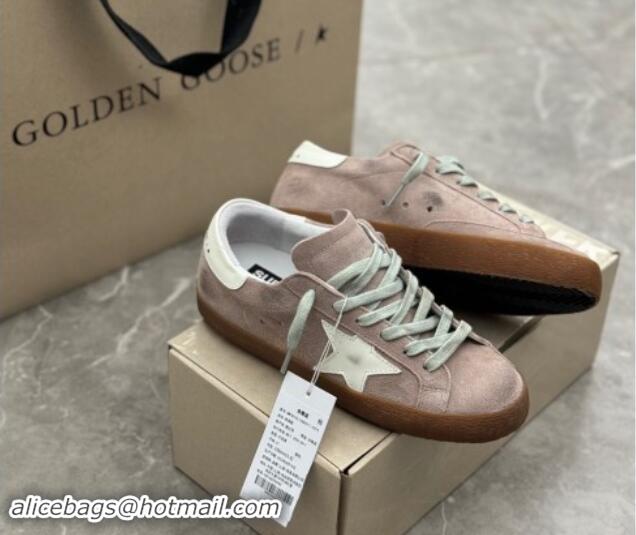 Trendy Design Golden Goose Super-Star Sneakers in light pink suede with white leather star and heel tab 009049