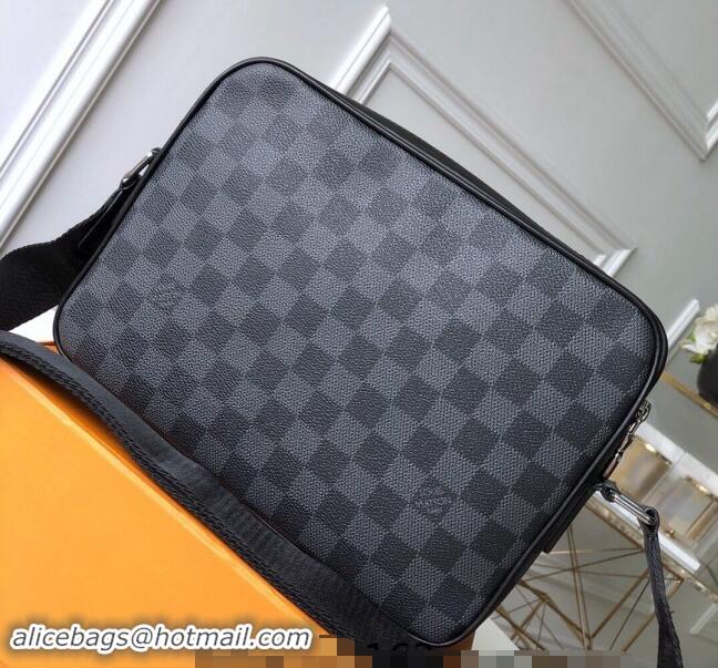 Pretty Style Louis Vuitton Damier Graphite Canvas Men Messenger Bag N40097