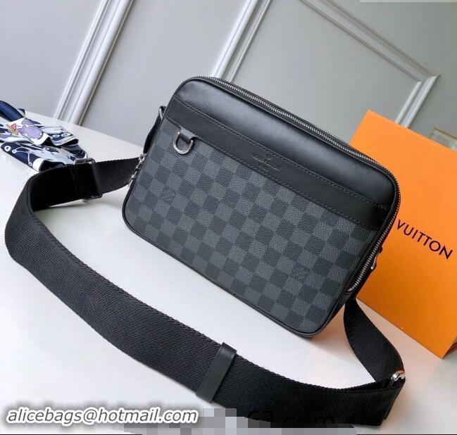 Pretty Style Louis Vuitton Damier Graphite Canvas Men Messenger Bag N40097