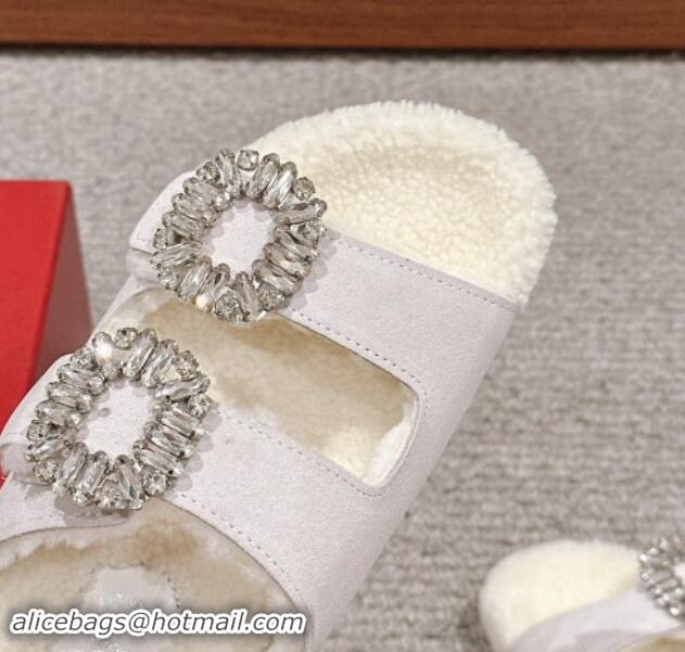 Charming Roger Vivier Slidy Viv' Strass Buckle Flat Slides Sandals in Suede and Shearling Fur Light Grey 1010097