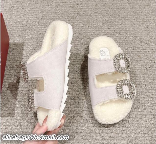 Charming Roger Vivier Slidy Viv' Strass Buckle Flat Slides Sandals in Suede and Shearling Fur Light Grey 1010097