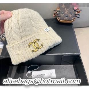 Market Sells Chanel Knit Hat with Metal-Tone CC CH091307 White 2024