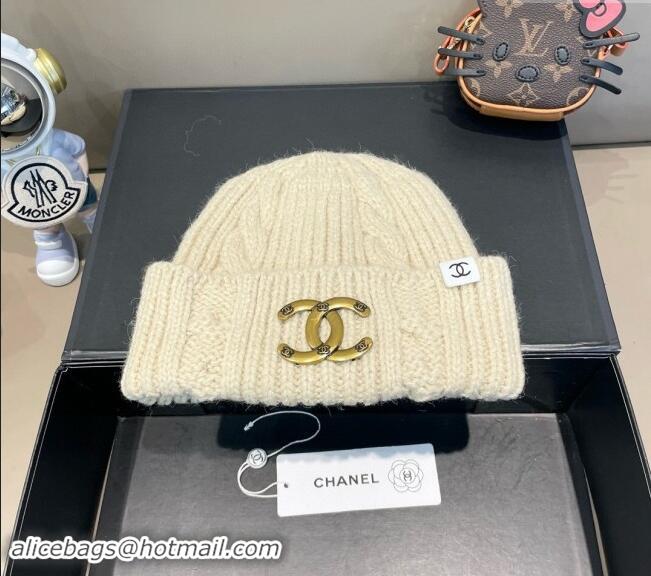 Market Sells Chanel Knit Hat with Metal-Tone CC CH091307 White 2024