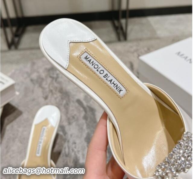 Trendy Design Manolo Blahnik Hangisimu Satin Heel Slide Sandals 7.5cm with Strass Buckle White 507013