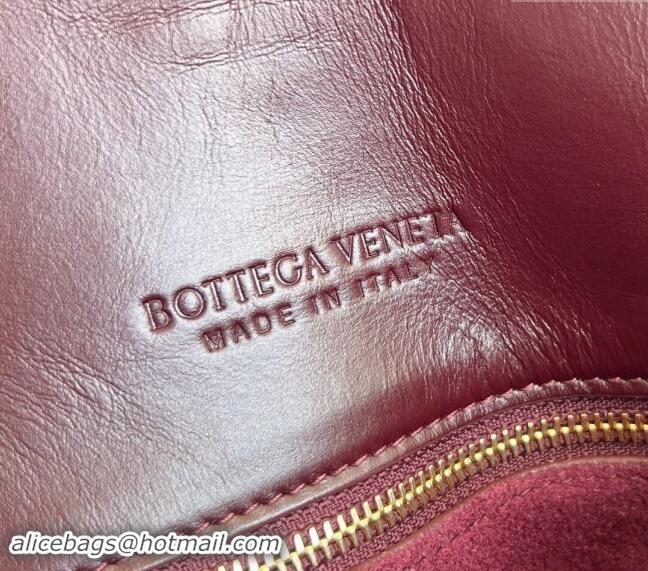 Top Grade Bottega Veneta Small Liberta Cross-body bag in Smooth Calfskin 806030 Burgundy 2024