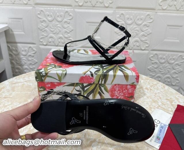 Stylish Dolce & Gabbana DG Karung Flat Thong Sandals with Chain Lock in Patent Leather Black 506081