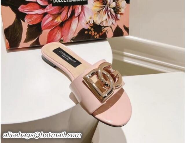 Duplicate Dolce & Gabbana DG Flat Slide Sandals in Patent Leather Light Pink 725043