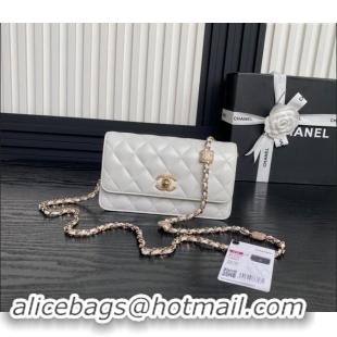 Famous Brand Chanel Lambskin Clutch with Chain AP4300 White 2024