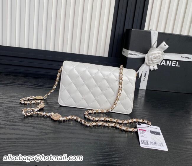 Famous Brand Chanel Lambskin Clutch with Chain AP4300 White 2024