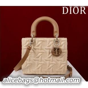 Pretty Style Dior Medium Lady Dior Bag in Graphic Cannage Raffia Straw 1029 Beige 2024