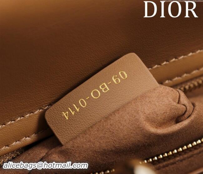 Pretty Style Dior Medium Lady Dior Bag in Graphic Cannage Raffia Straw 1029 Beige 2024