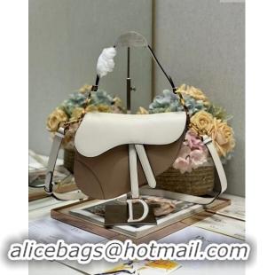 Famous Brand Dior Medium Saddle Bag with Strap in Two-Tone Supple Calfskin 1040 Biscuit Beige and White 2024