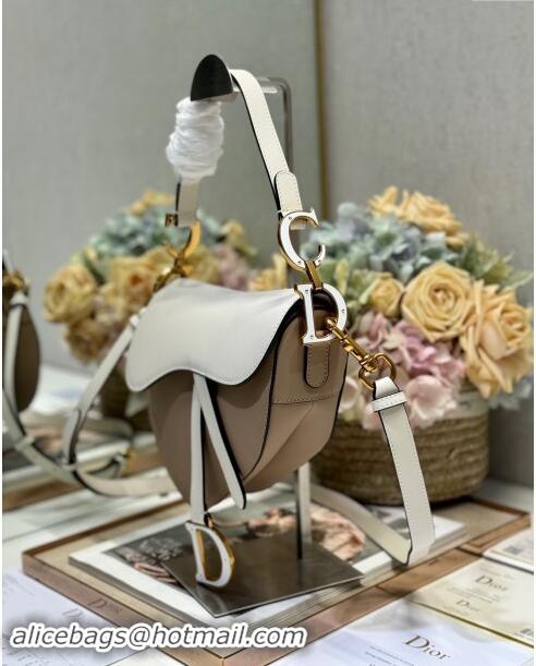 Famous Brand Dior Medium Saddle Bag with Strap in Two-Tone Supple Calfskin 1040 Biscuit Beige and White 2024