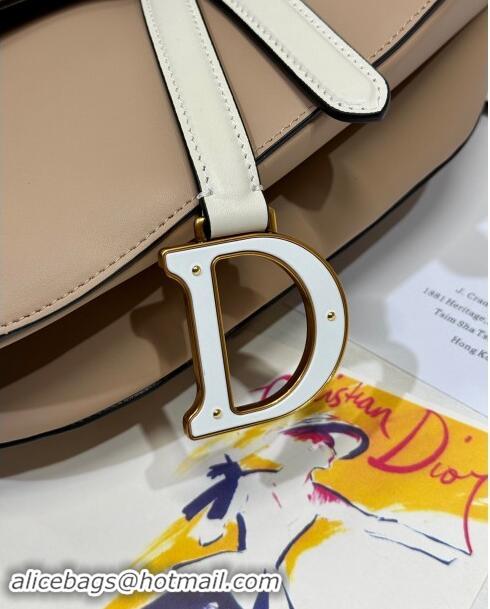 Famous Brand Dior Medium Saddle Bag with Strap in Two-Tone Supple Calfskin 1040 Biscuit Beige and White 2024