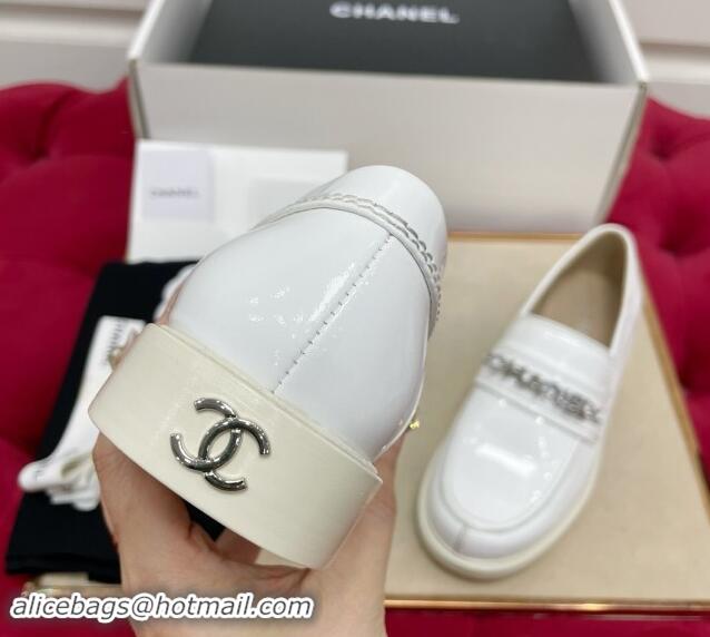 Unique Style Chanel Shiny Calfskin Loafers with CHANEL Chain White 1016133