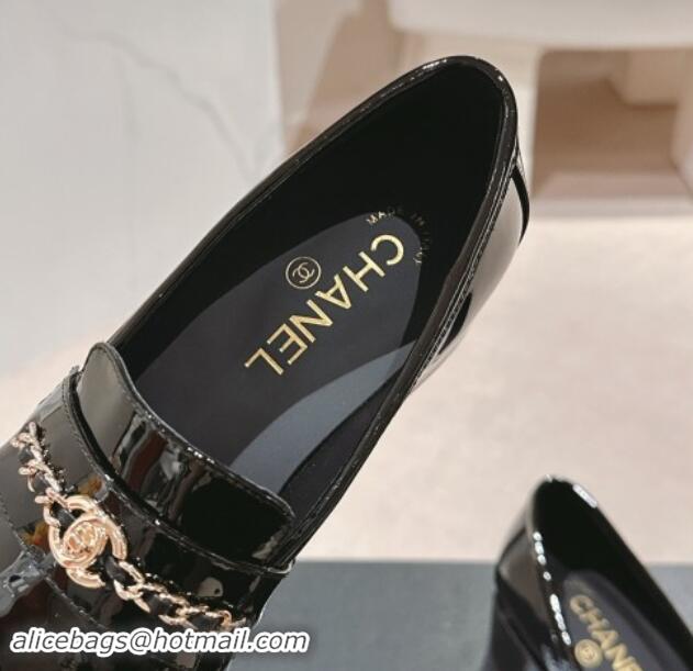 Pretty Style Chanel Patent Calfskin Loafers with Chain Black 1017024