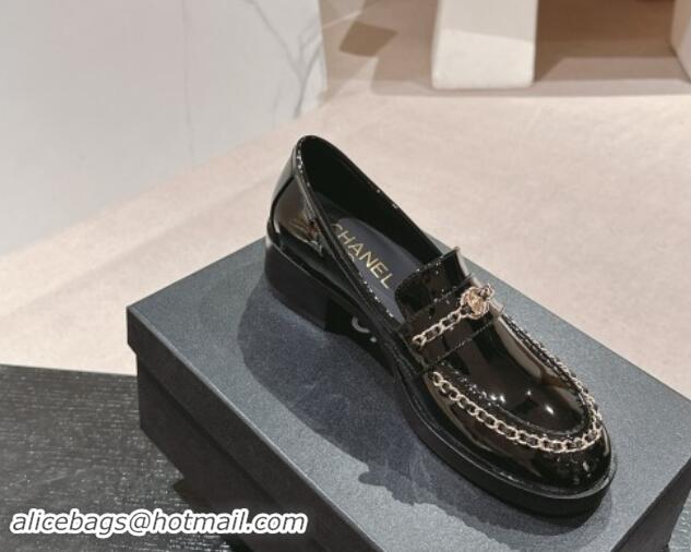 Pretty Style Chanel Patent Calfskin Loafers with Chain Black 1017024