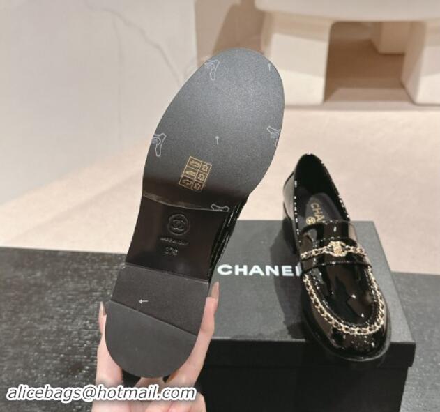 Pretty Style Chanel Patent Calfskin Loafers with Chain Black 1017024