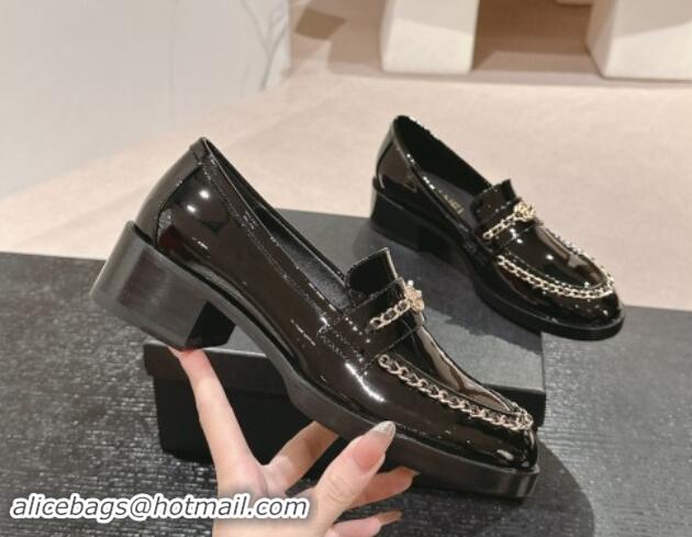 Pretty Style Chanel Patent Calfskin Loafers with Chain Black 1017024