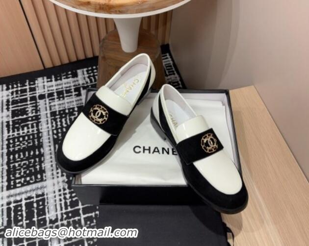 Sumptuous Chanel Calfskin & Suede Loafers with Circle CC White 1017036