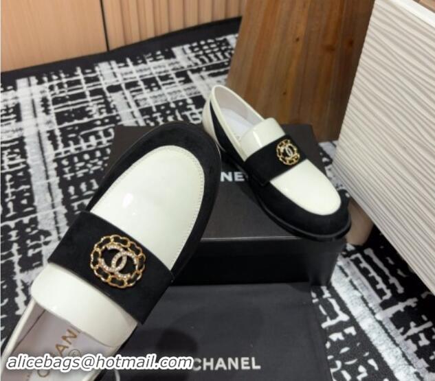 Sumptuous Chanel Calfskin & Suede Loafers with Circle CC White 1017036