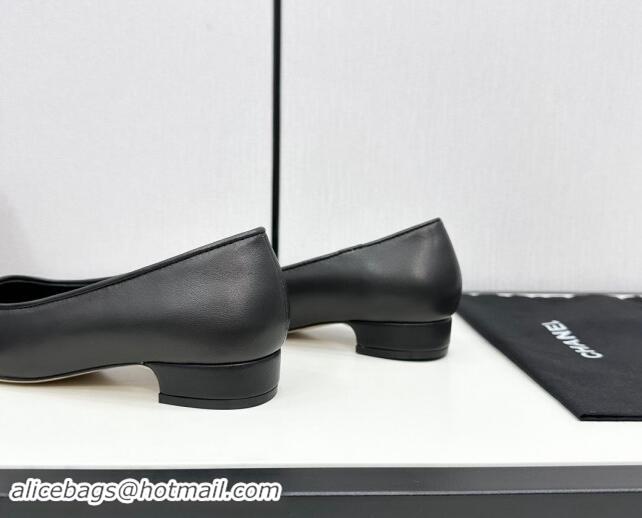 Popular Style Chanel Lambskin Pointed Pumps with Chain Black 1017079