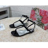 Stylish Dolce & Gabbana DG Karung Flat Thong Sandals with Chain Lock in Patent Leather Black 506081